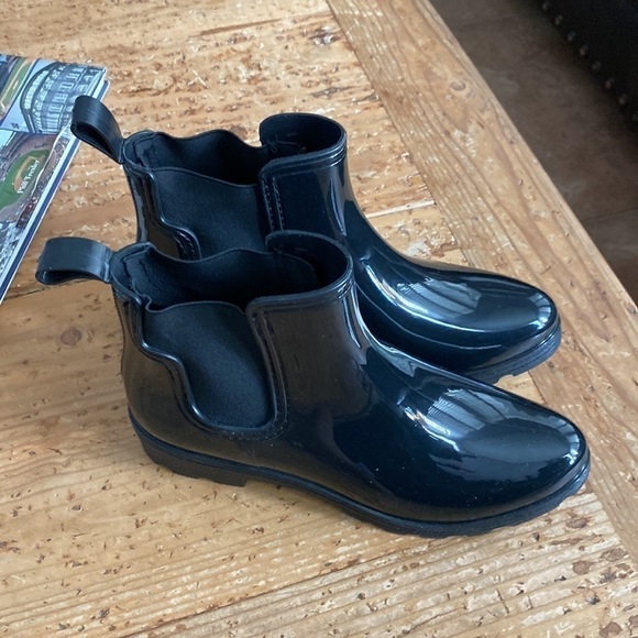 Capelli of New York Shoes - Capellini New York Rain Ankle Boots size 10